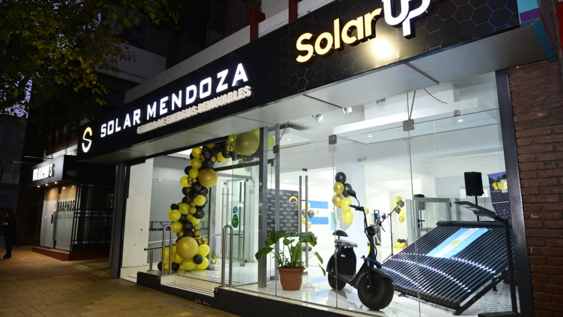 Una firma que se dedica a la venta e instalación de sistemas fotovoltaicos abrió su nuevo local